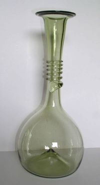 Flasche (GS032) mit umlegtem Glasfaden am Hals, H: 30,0 cm 17. Jh., 28&euro;